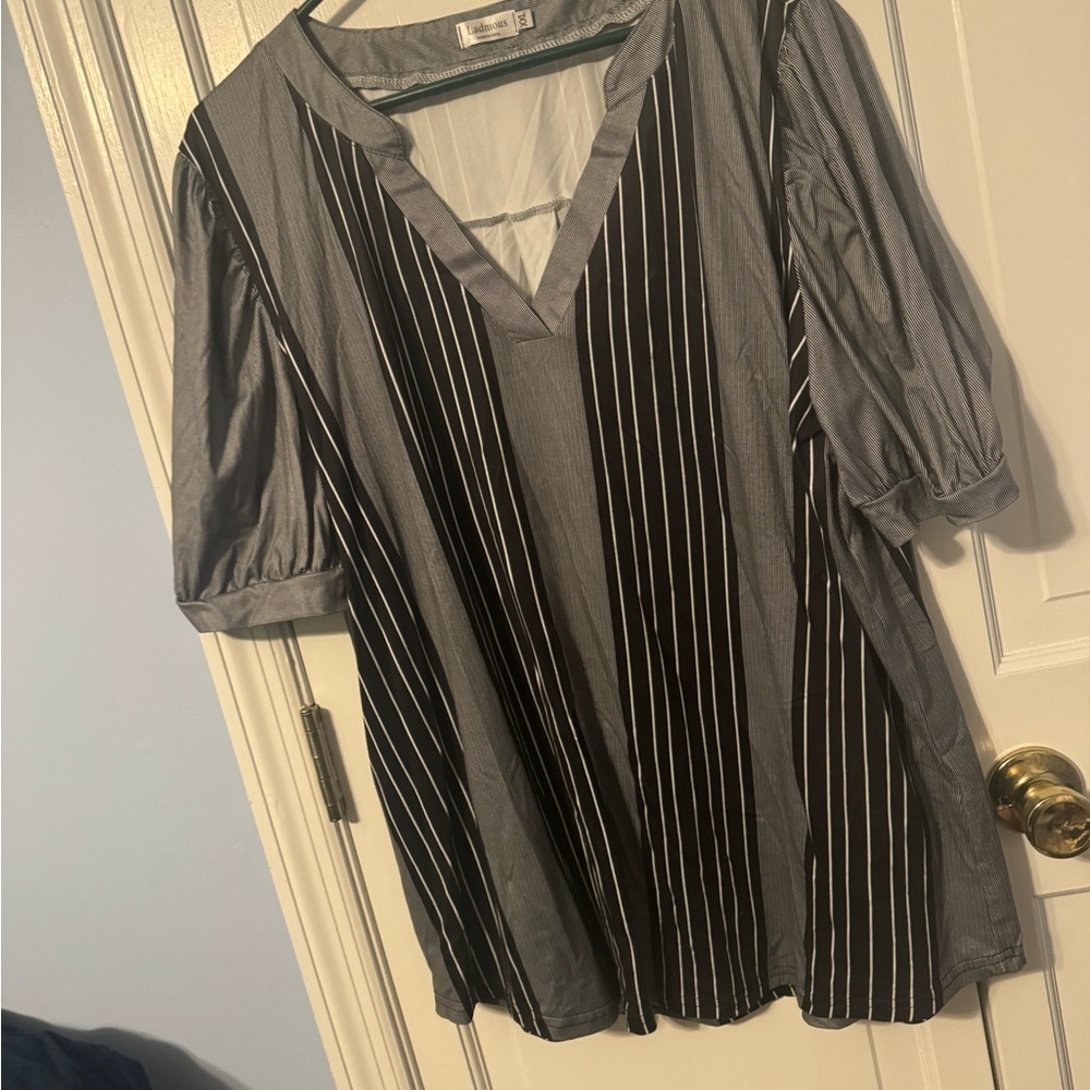 Super cute structured striped V-Neck. Casual to business casually. Never worn. - Picture 9 of 10